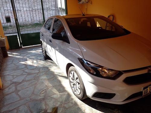 Imagen 3 de 7 de Chevrolet Onix 2017 1.4 Lt 98cv