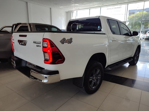 Imagen 8 de 18 de Toyota Hilux Srv 2.8 4x4 Mt