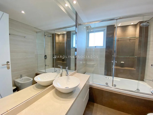 Apartamento De 3 Dormitorios En Venta En Miami Boulevard, Punta Del Este.