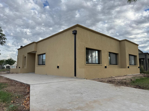 Venta De Casa 5 Ambientes A Estrenar En Barrio San Pablo