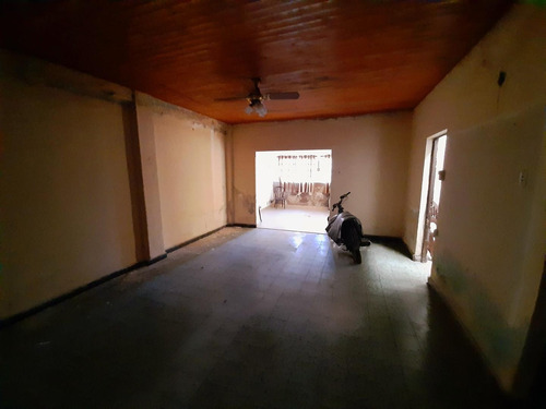Imagen 9 de 21 de Casa De 3 Dormitorios Con Patio En Pasaje Echevarria 542