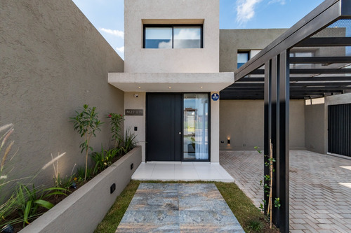 Moderna Casa Docta Etapa 2 Con Pileta