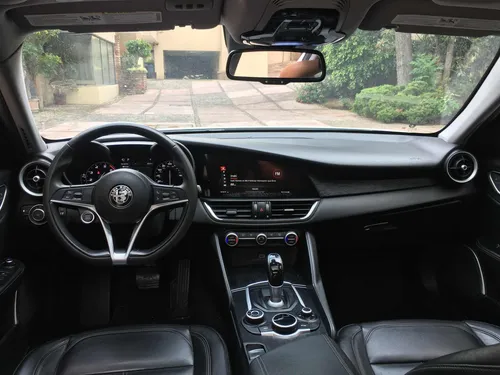 Alfa Romeo Giulia 2.0 Ti At