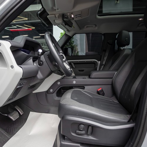 Land Rover Defender First 3.0 2021