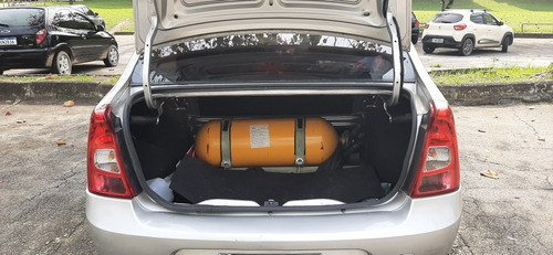 Imagem 11 de 11 de Renault Logan 2012 1.0 16v Expression Hi-flex 4p