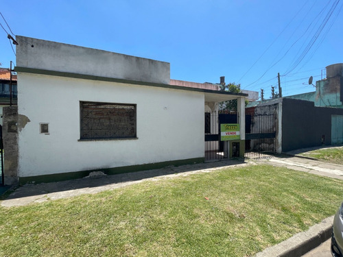 Casa De 3 Ambientes En Venta En Monte Chingolo