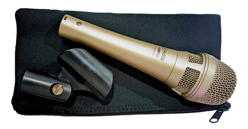 Micrófono Condensador Prof. Para Voz Krieg Khm-850 Con Funda Color Dorado Oscuro