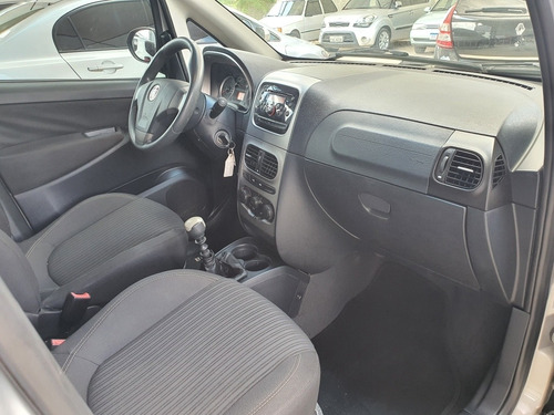 Imagem 9 de 15 de Fiat Idea 2014 1.6 16v Essence Flex 5p