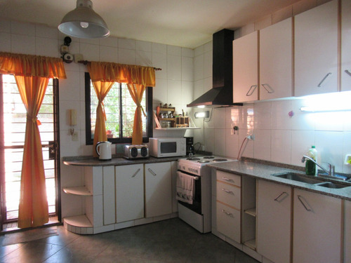 Casa Con Quincho Y Piscina, 3 Dormitorios Zona Km 50 Pilar, Barrio Abierto La Esmeralda
