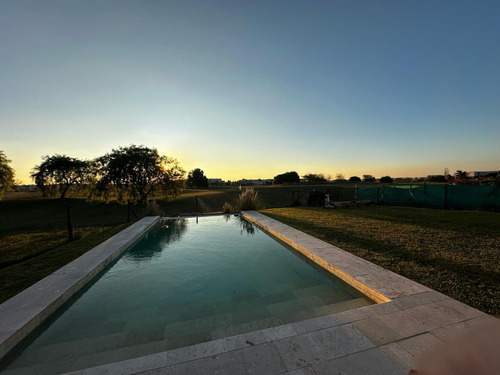 Casa En Venta 5 Dormitorios Mas Playroom Canton Golf Escobar