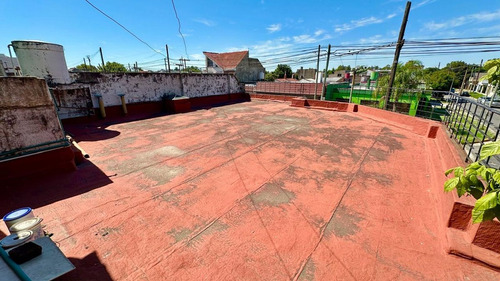 Casa 4 Amb En Venta En Bernal Oeste Patio Terraza