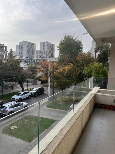 Dpto., Excelente Ubicación En Ñuñoa, A 3 Cuadras Plaza Ñuñoa