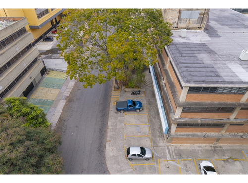 Se Vende Edf Comercial/industrial La Urbina Calle 1 78-25-05