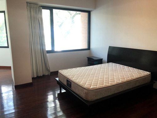 Imagen 9 de 21 de En Venta Apartamento En La Castellana .2do Piso Con Balcon