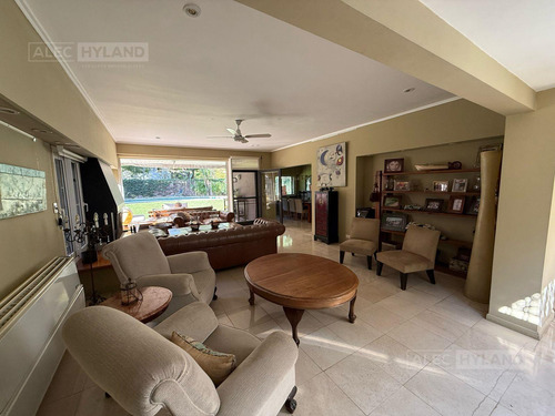 Casa En Alquiler De 1 Planta En Martínez