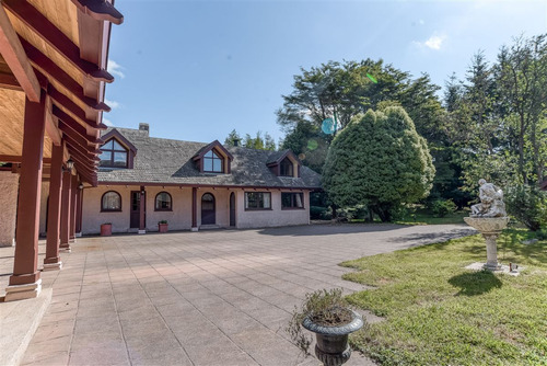 Casa En Venta De 7 Dorm. En Puerto Varas