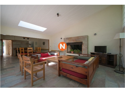 Casa En Venta, Mansa, Punta Del Este, 4 Dormitorios.- Ref: 209956