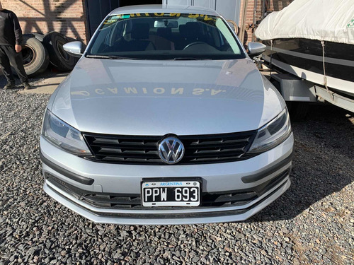 Imagen 2 de 8 de Volkswagen Vento 2.0 Advance 115cv Summer Package 2016
