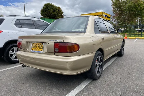 Mitsubishi Lancer 1.3 Gl 4 p