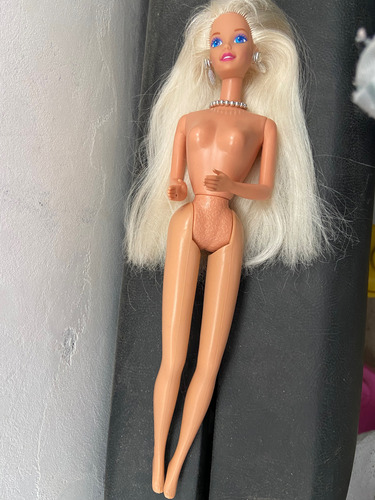 Barbie Winter Velvet Comemorativa Avon 480,00 (Usado)
