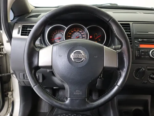 Nissan tiida hb 1.8 Premium
