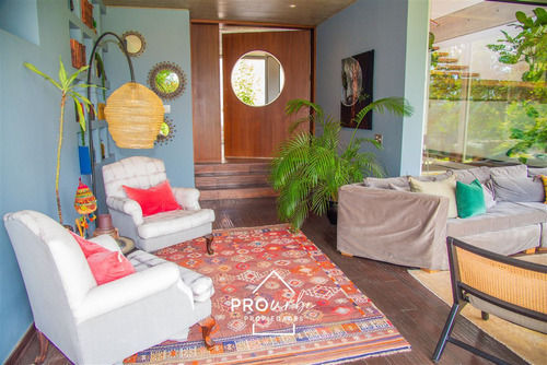Casa En Venta De 4 Dorm. En Las Condes