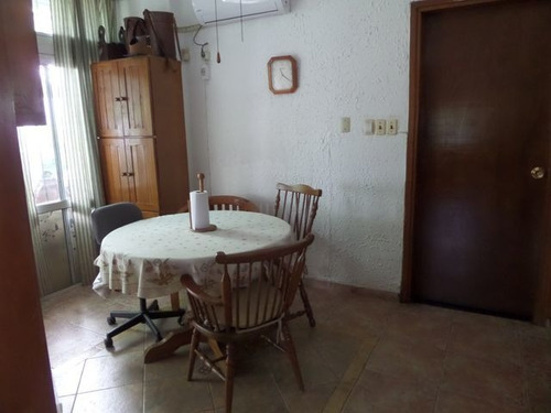 Solido Chalet Mas Apartamento En Excelente Punto