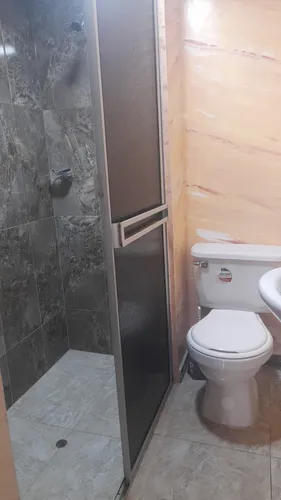 Casa Con 5 Apartamentos,4 Baños,4 Cocinas,un Aparta Estudio,