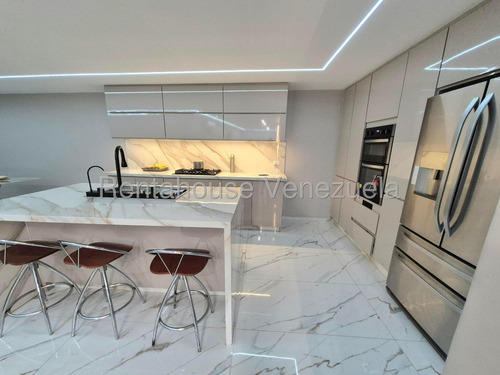 Maravilloso Y Completamente Remodelado Apartamento En Venta Con Inmejorable Ubicación Colinas De La Tahona