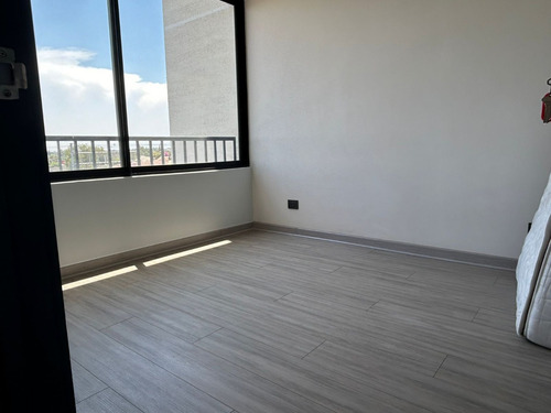 Departamento Nuevo. Estación Metro Tren, San Bernardo.