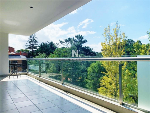 Moderno Apartamento De Dos Dormitorios En Venta - Punta Del Este-ref:4084