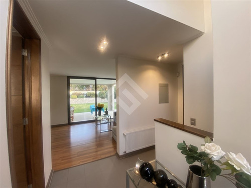 Excelente, Casa En Venta De 3 Dorm Y Serv. Chamisero, Colina