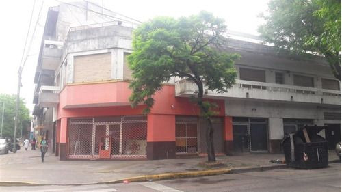 En Block : 3 Locales Comerciales, Vivienda Y Cochera Para Do