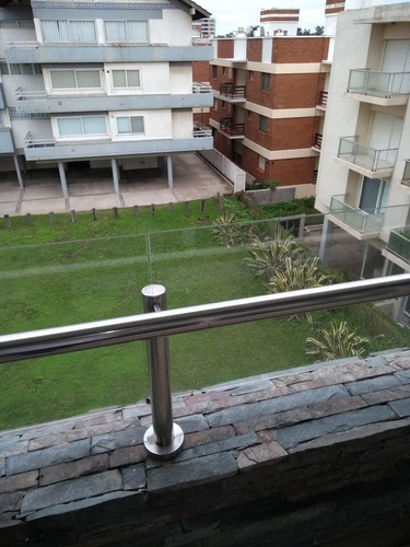 Moderno Departamento Frente Al Mar Con Piscina Y Cochera