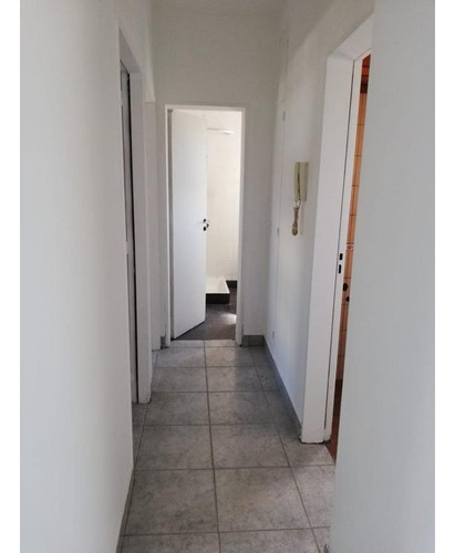 Departamento En Avellaneda Centro, Con Balcón Y Aires Acondicionado.