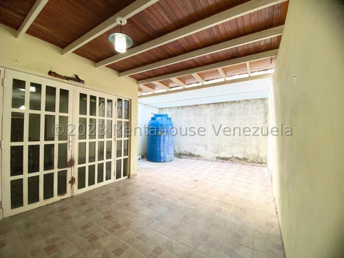 Imagen 19 de 30 de Hermosa Casa Ubicada En La Piedad Norte De Cabudare En Urbanismo Privado Las 24 Horas, En Venta. (código # 23-25277) /0-4-2-4- 5.5.6. 5.7. 5.9 _