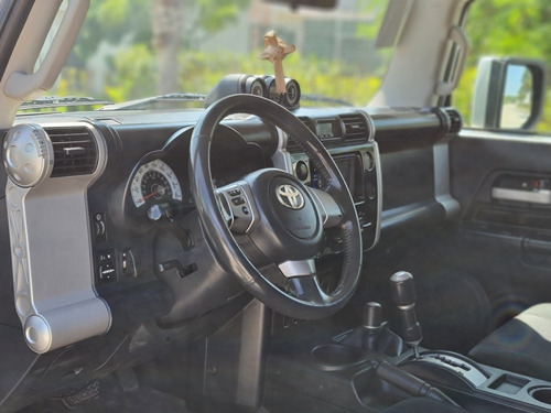 Imagen 8 de 11 de Toyota Fj Cruiser 2008 3p Premium Aa Ee Ra Abs 4x4 At