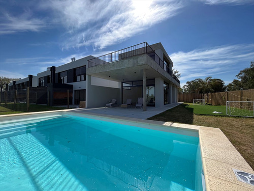 Venta Casa 3 Dormitorios Y Garaje En Parque Miramar