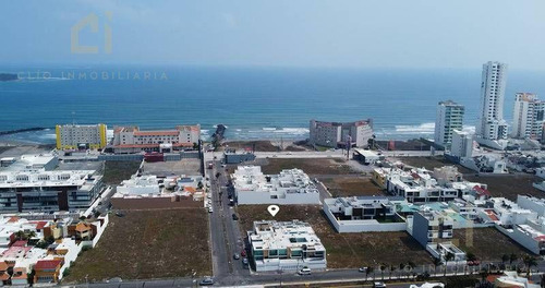 Terreno En Venta En Costa De Oro, A Una Cuadra Del Mar, De 912.22 M²