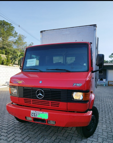 Mercedes Bens  710 Plus Vermelho