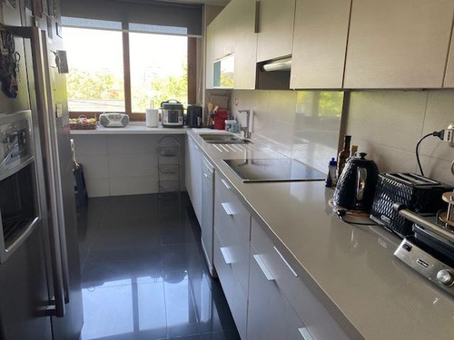 Departamento En Venta De 4 Dorm. Metro Manq. En Las Condes