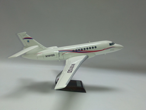 Imagen 7 de 9 de Avión A Escala De Aviación General Con Pintura Personalizada