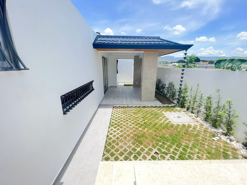 Exclusiva Casa Con Piscina En El Proyecto Cerrado Llanos Gurabo