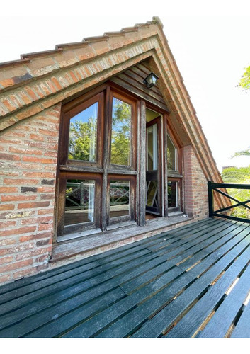 La Rosa 347, Adrogué Chalet Distribuido En 2 Plantas, Sobre 3 Lotes