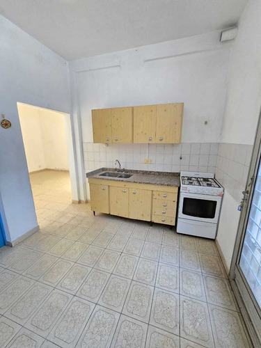 Dos Locales Y Un Departamento Con Cochera En Venta En Villa Bosch