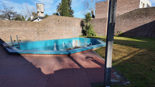 Casa Chalet En Venta - Moreno