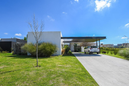 Imagen 2 de 30 de Casa De 3 Dormitorios En Venta Con Piscina Barrio Cerrado San Sebastián Funes