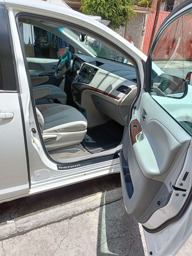 Toyota Sienna Xle At
