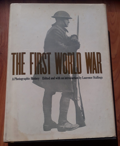 The First World War - A Photographic History - L Stallings