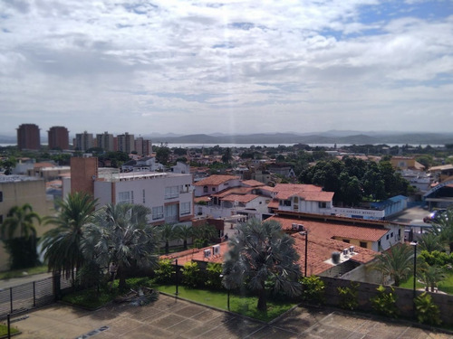 Imagen 20 de 22 de Pent-house En Venta En Urb. Arivana, Conj. Res. Kamila Suites